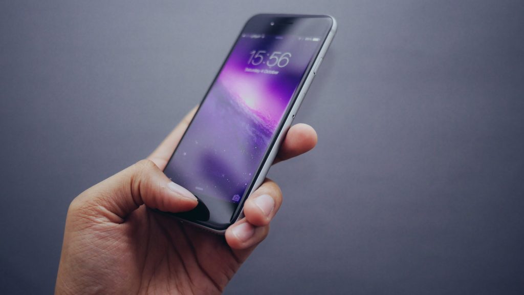 Buying-the-Right-Mobile-Phone-on-Americastrend