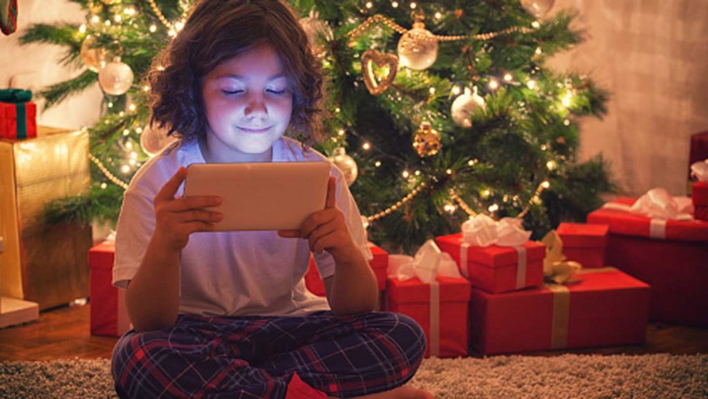 Tips-to-Buy-Tech-Gifts-for-Kids-of-Other-People-on-americastrend