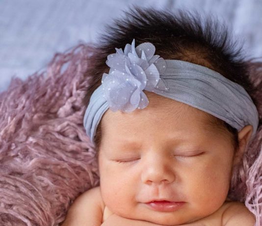 Best-Hair-Care-Tips-for-Your-Newborn-Baby’s-Hair-on-AmericasTrend
