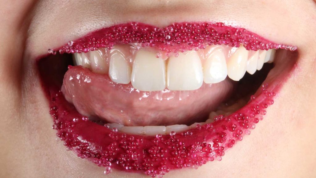 Home-Teeth-Whitening-During-the-Days-of-Lockdown-on-americastrend