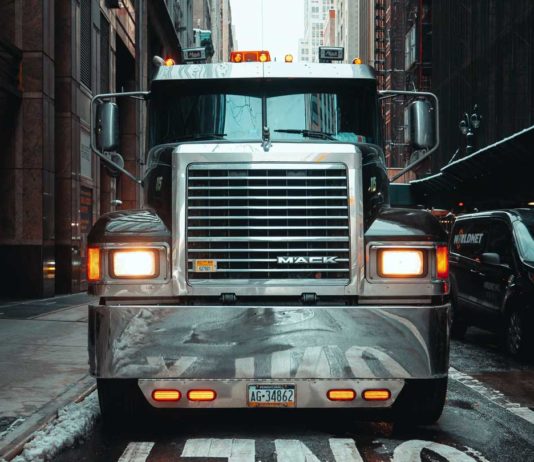 Mastering-The-Road-Essential-Tips-For-Successful-Trucking-on-americastrend